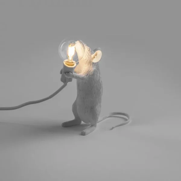 Seletti Arredo E Design | – Lampa in resina “Mouse Lamp-Step” cm.6×13,3 h. 14,5 in piedi USBART 15220